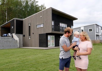 Tre par på Gjøvik falt pladask for den moderne hus-serien til Mesterhus